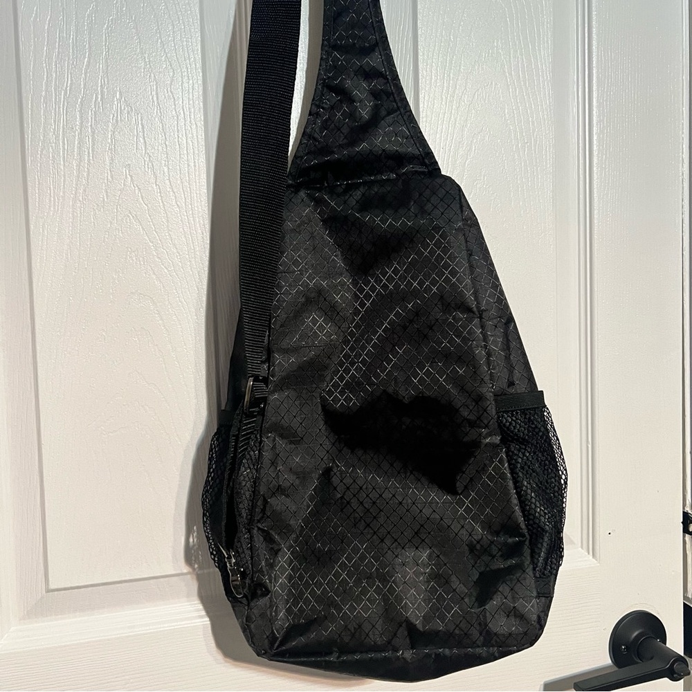 Thirty-One Black Sling Backpack - Picture 3 of 7